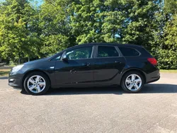Schwarz Gebraucht 2015 Opel Astra Kombi | 5.350 € (Fairer Preis)