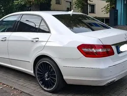 Weiß Gebraucht 2012 Mercedes E200 Avantgarde Limousine | 11.500 €