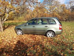 Grün Gebraucht 2011 Lada Kalina Kombi | 3.050 €