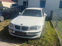 Weiß Gebraucht 2007 BMW 118 Kleinwagen | 990 € (Guter Preis)