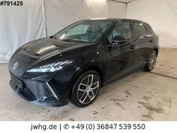 Black / pebble black Gebraucht 2024 MG MG4 EV Luxury Kleinwagen | 22.950 € (Guter Preis)