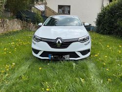 Weiß Gebraucht 2017 Renault Mégane IV Life Limousine | 11.500 € (Etwas zu teuer)