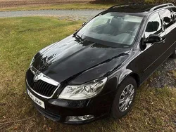 Schwarz Gebraucht 2013 Skoda Octavia Best of Kombi | 5.600 € (Fairer Preis)