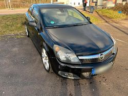 Schwarz Gebraucht 2010 Opel Astra GTC Coupé | 790 €