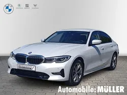 Weiss Gebraucht 2021 BMW 320 Sport Line Limousine | 33.450 € (Fairer Preis)