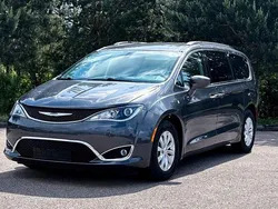Grau Gebraucht 2017 Chrysler Pacifica Touring SUV | 22.700 € (Etwas zu teuer)