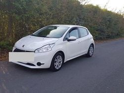 Weiß Gebraucht 2014 Peugeot 208 Active Kleinwagen | 4.999 € (Guter Preis)
