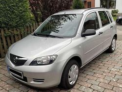 Grau Gebraucht 2006 Mazda 2 Comfort Van / Kleinbus | 3.200 € (Teuer)
