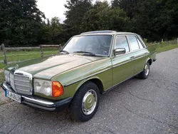 Grün Gebraucht 1982 Mercedes 240 Limousine | 10.000 €