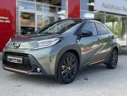 Cardamon green metallic/dach n Gebraucht 2022 Toyota Aygo Limited Kleinwagen | 19.690 € (Etwas zu teuer)