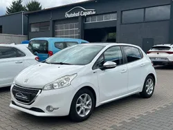 Weiß Gebraucht 2015 Peugeot 208 Style Kleinwagen | 6.499 € (Fairer Preis)