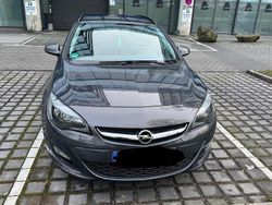 Grau Gebraucht 2015 Opel Astra Selection Kombi | 4.800 € (Etwas zu teuer)