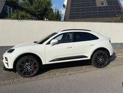 Weiß Gebraucht 2024 Porsche Macan Turbo SUV | 105.000 €