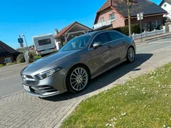 Grau Gebraucht 2022 Mercedes A180 AMG line Limousine | 29.999 € (Fairer Preis)