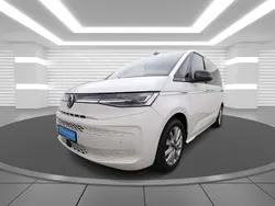 Candyweiß (white), solid Gebraucht 2024 VW T7 Style Van | 55.700 € (Fairer Preis)