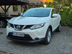 Weiß Gebraucht 2014 Nissan Qashqai SUV | 11.990 € (Etwas zu teuer)