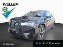 Sophistograu (grau) Gebraucht 2024 BMW iX Sport Line SUV | 52.490 € (Superpreis)