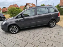 Grau Gebraucht 2013 Opel Zafira Van / Kleinbus | 5.950 € (Fairer Preis)