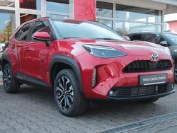 Rot Neu 2025 Toyota Yaris Cross Team SUV | 28.850 €