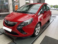 Powerrot/red Gebraucht 2015 Opel Zafira Tourer Edition Van / Kleinbus | 6.990 € (Fairer Preis)