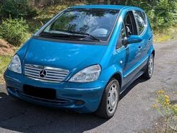 Blau Gebraucht 2001 Mercedes A160 Avantgarde Kleinwagen | 2.399 € (Fairer Preis)