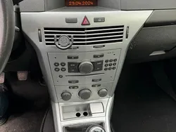 Grau Gebraucht 2009 Opel Astra Innovation Limousine | 2.500 € (Fairer Preis)