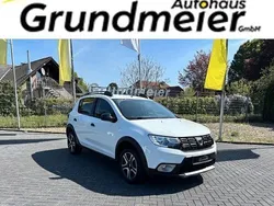 Gletscherweiss Gebraucht 2018 Dacia Sandero Stepway Kleinwagen | 10.999 € (Etwas zu teuer)