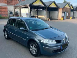Grau Gebraucht 2006 Renault Mégane II Limousine | 1.800 € (Teuer)