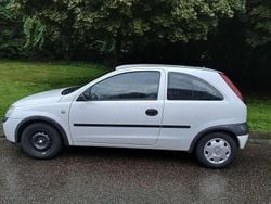 Weiß Gebraucht 2001 Opel Corsa Edition Limousine | 800 € (Guter Preis)