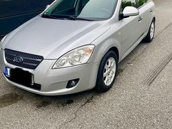 Silber Gebraucht 2007 Kia Ceed 2 Limousine | 650 €