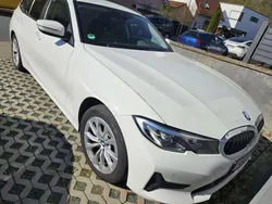 Weiß Gebraucht 2020 BMW 318 Advantage Kombi | 17.350 € (Fairer Preis)