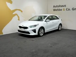 Weiß Gebraucht 2020 Kia Ceed Vision Limousine | 18.900 € (Etwas zu teuer)