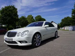 Weiß Gebraucht 2006 Mercedes E350 Avantgarde Limousine | 13.000 € (Teuer)