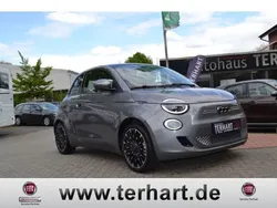 Mineral grau) (grau Gebraucht 2022 Fiat 500e Icon Kleinwagen | 19.900 € (Etwas zu teuer)