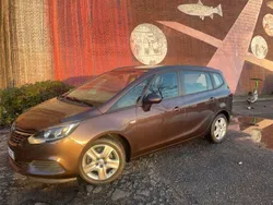 Braun Gebraucht 2018 Opel Zafira Tourer Van / Kleinbus | 13.000 € (Superpreis)