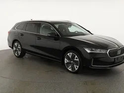 Onyx schwarz metallic Gebraucht 2024 Skoda Superb Selection Kombi | 42.084 € (Superpreis)