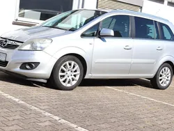 Argonsilber Gebraucht 2010 Opel Zafira Innovation Van / Kleinbus | 3.390 € (Guter Preis)