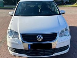 Weiß Gebraucht 2010 VW Touran Van / Kleinbus | 4.990 € (Etwas zu teuer)