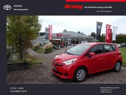 Super red v Gebraucht 2012 Toyota Verso-S Cool Van / Kleinbus | 7.499 € (Guter Preis)