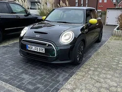 Schwarz Gebraucht 2021 Mini Cooper SE Classic Kleinwagen | 18.699 € (Etwas zu teuer)
