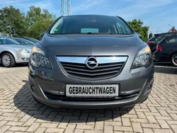 Grau Gebraucht 2012 Opel Meriva Design Edition Van / Kleinbus | 4.499 € (Fairer Preis)