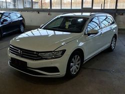Gletscherweiß metallic (metallic) Gebraucht 2022 VW Passat Kombi | 21.450 € (Superpreis)