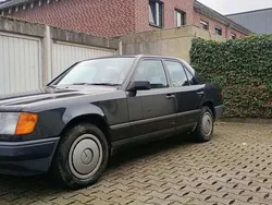Schwarz Gebraucht 1987 Mercedes E230 Limousine | 3.500 €