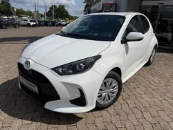 Weiß Neu 2025 Toyota Yaris Hybrid Business Edition Limousine | 26.200 € (Fairer Preis)