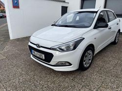 Weiß Gebraucht 2018 Hyundai i20 Limousine | 6.990 € (Guter Preis)