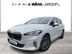 Weiß Gebraucht 2022 BMW 218 Active Tourer Luxury Line Van / Kleinbus | 27.890 € (Fairer Preis)