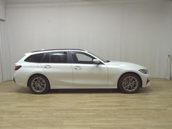 Weiss Gebraucht 2021 BMW 330 Advantage Kombi | 17.950 € (Fairer Preis)