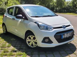 Weiß Gebraucht 2016 Hyundai i10 Basis Kleinwagen | 5.950 € (Teuer)
