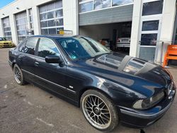 Schwarz Gebraucht 1999 BMW 523 Limousine | 1.450 € (Superpreis)