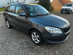 Grau Gebraucht 2011 Skoda Fabia Kombi | 3.500 € (Fairer Preis)